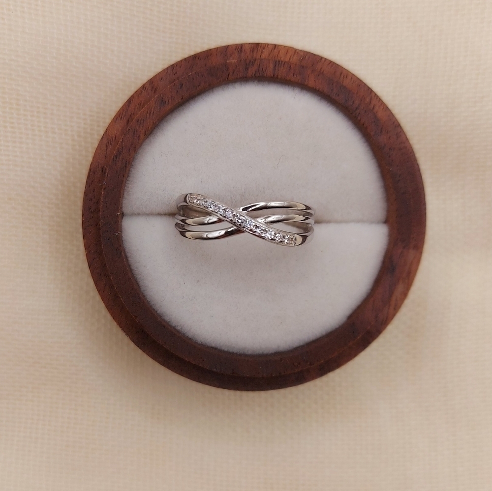 925 Sterling Silver Infinity Ring - Picture 4 of 9